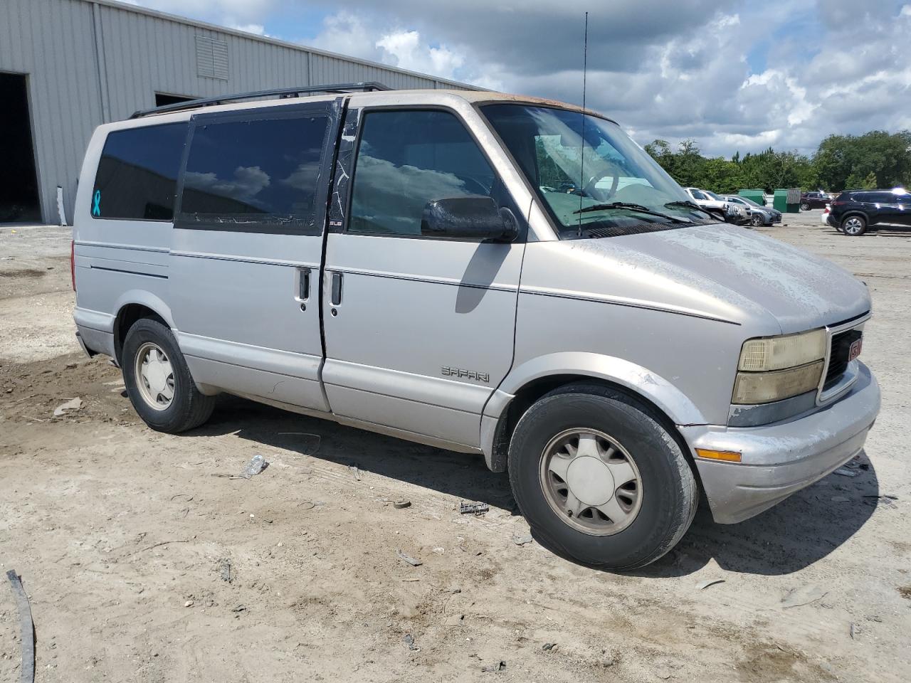 1GKDM19WXXB518087 1999 GMC Safari Xt