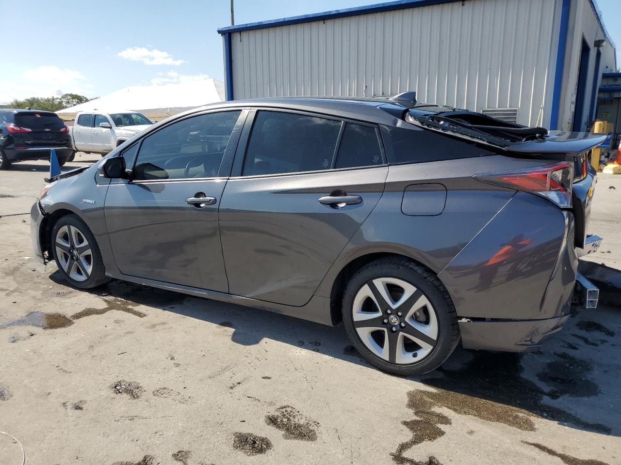 2018 Toyota Prius vin: JTDKARFU1J3548299