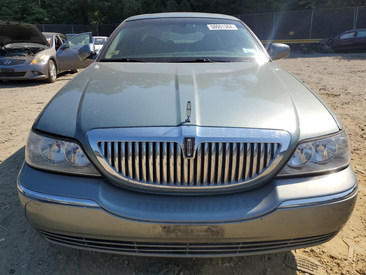 1LNHM82W95Y666205 2005 Lincoln Town Car Signature Limited