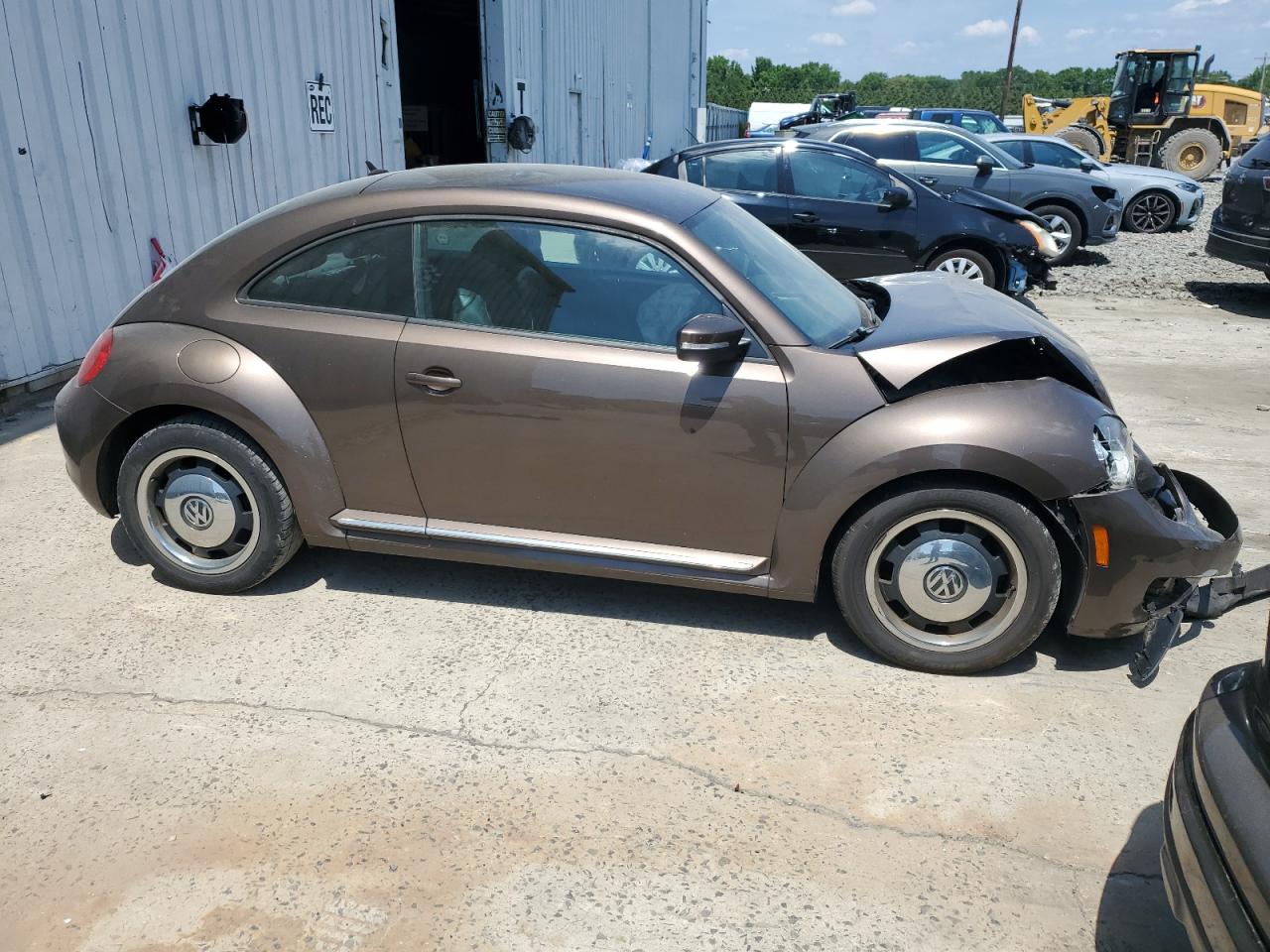 Lot #2852532921 2012 VOLKSWAGEN BEETLE