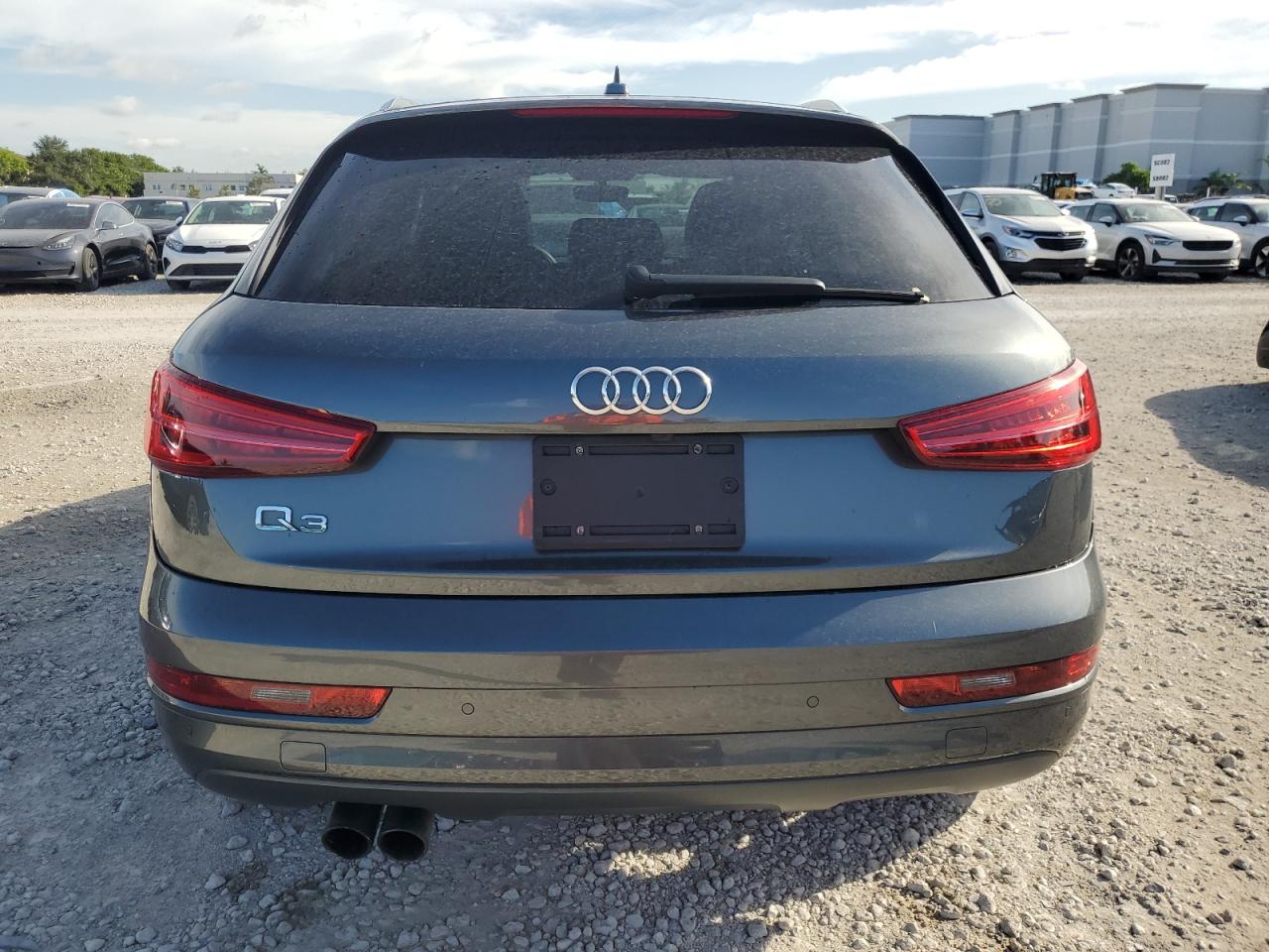 WA1BCCFS3JR001029 2018 Audi Q3 Premium