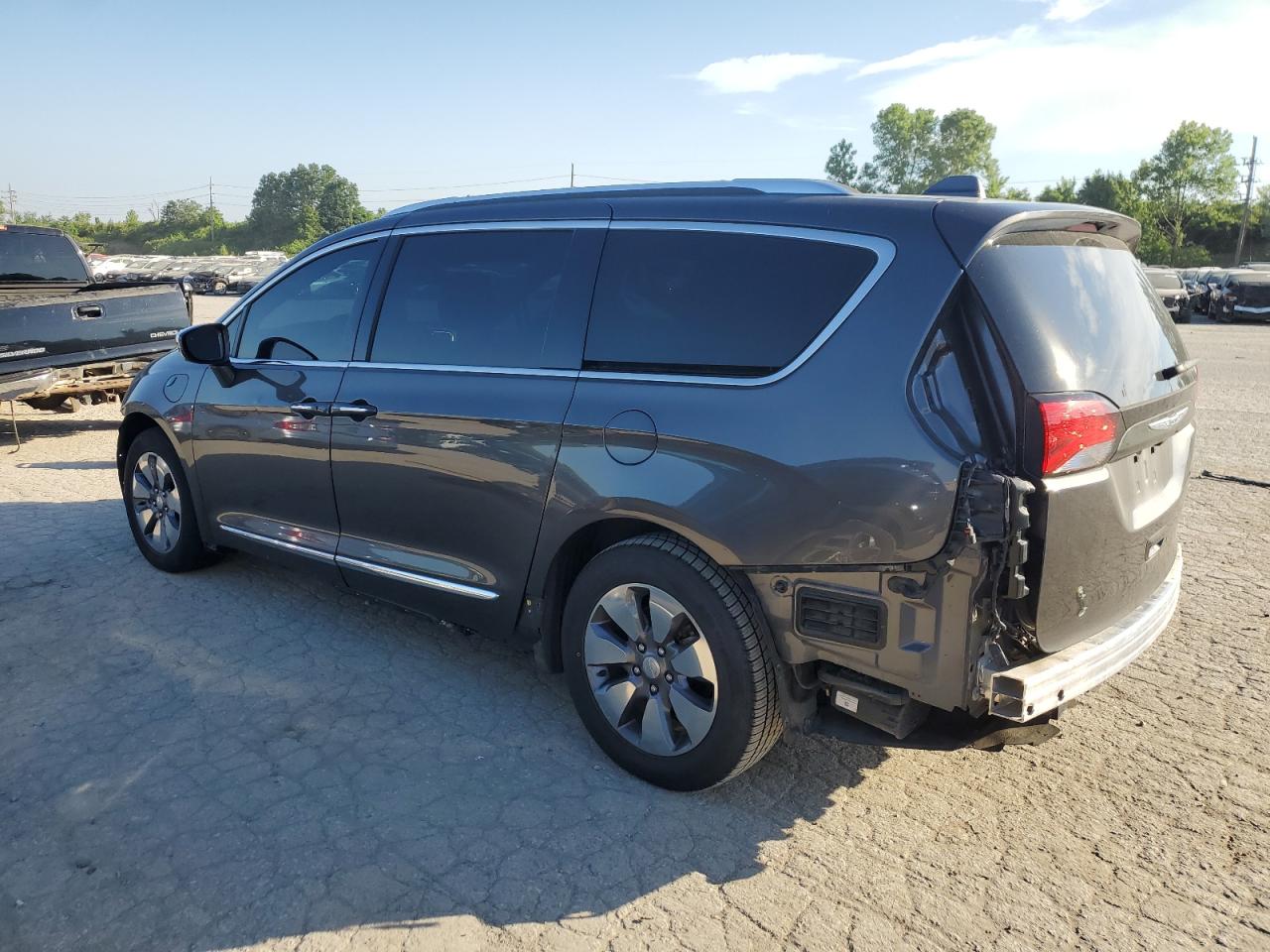 2017 Chrysler Pacifica Limited Hybrid vin: 2C4RC1J71HR500685