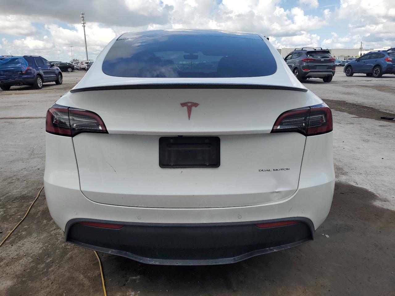 7SAYGAEE8NF363697 2022 Tesla Model Y