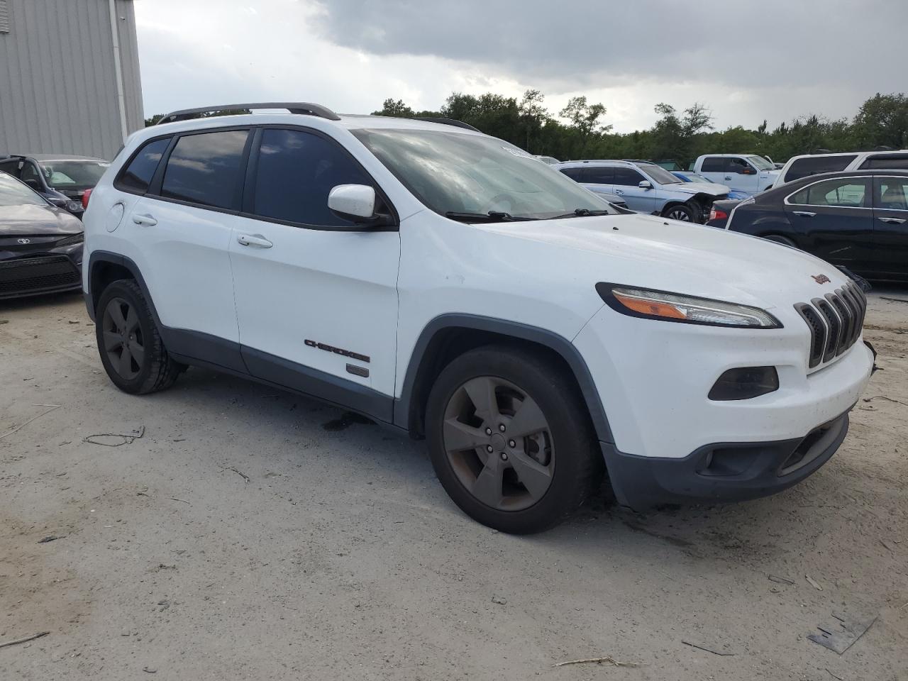 1C4PJLCB5GW291418 2016 Jeep Cherokee Latitude