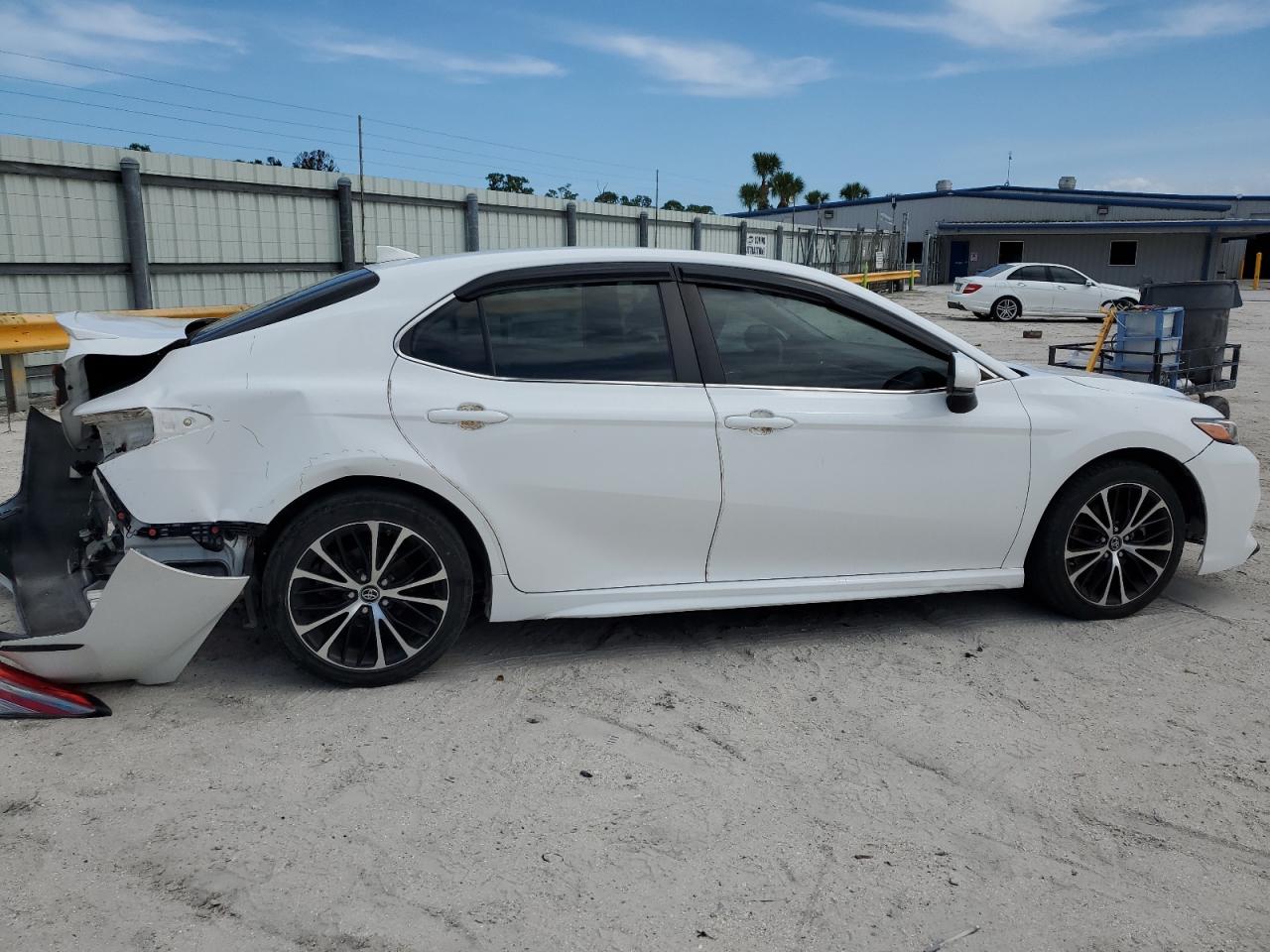 2019 Toyota Camry L vin: 4T1B11HKXKU720172