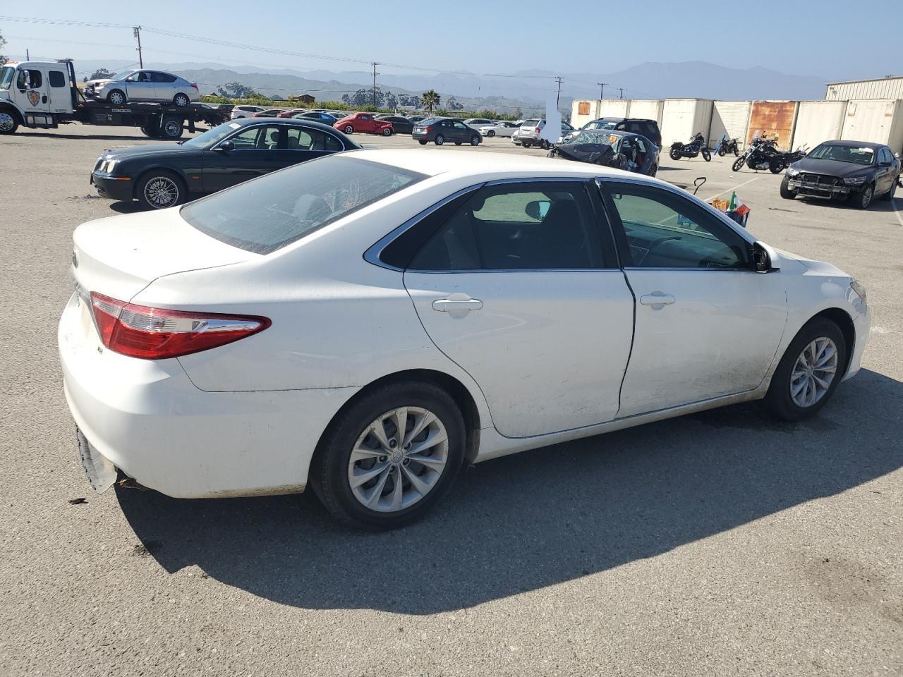 2015 Toyota Camry Le vin: 4T4BF1FK1FR477951