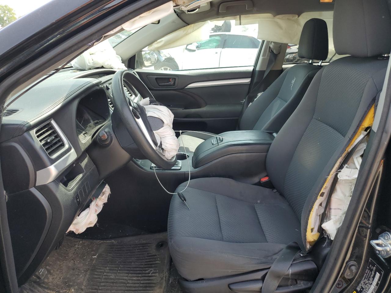 5TDBKRFH7FS188090 2015 Toyota Highlander Le