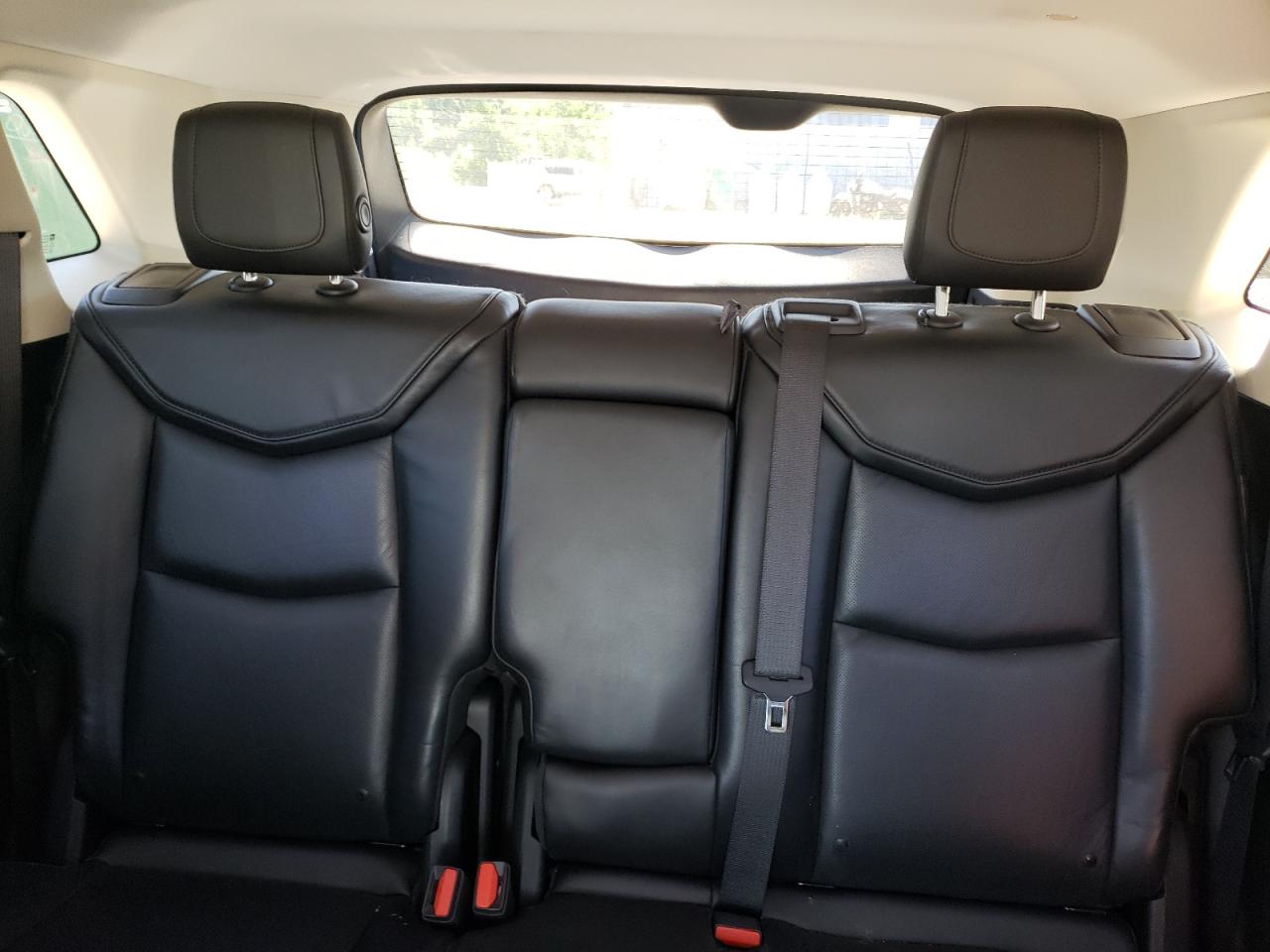 1GYKNDRS4HZ257895 2017 Cadillac Xt5 Luxury