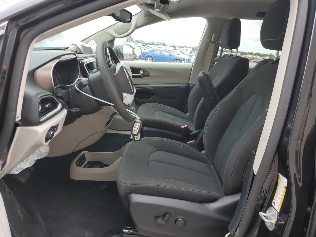 2C4RC1CG8PR615778 2023 Chrysler Voyager Lx