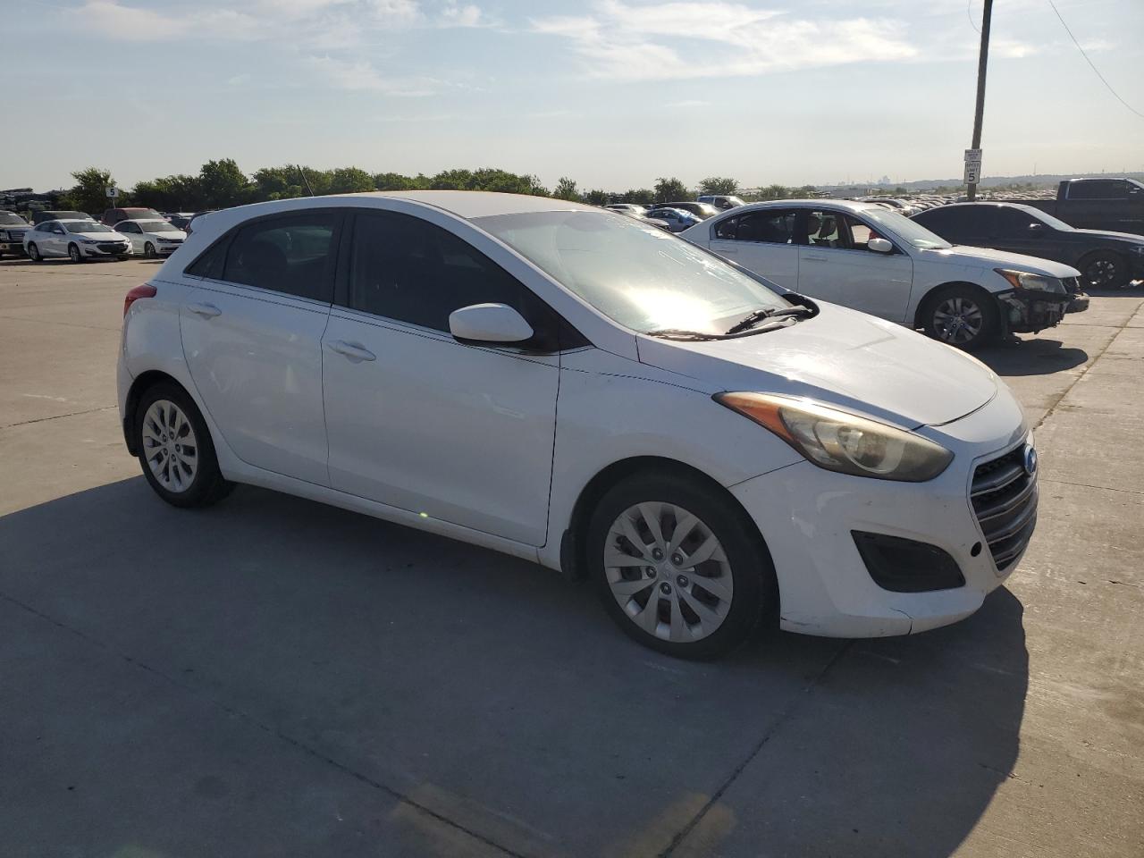 2016 Hyundai Elantra Gt vin: KMHD35LH4GU335056