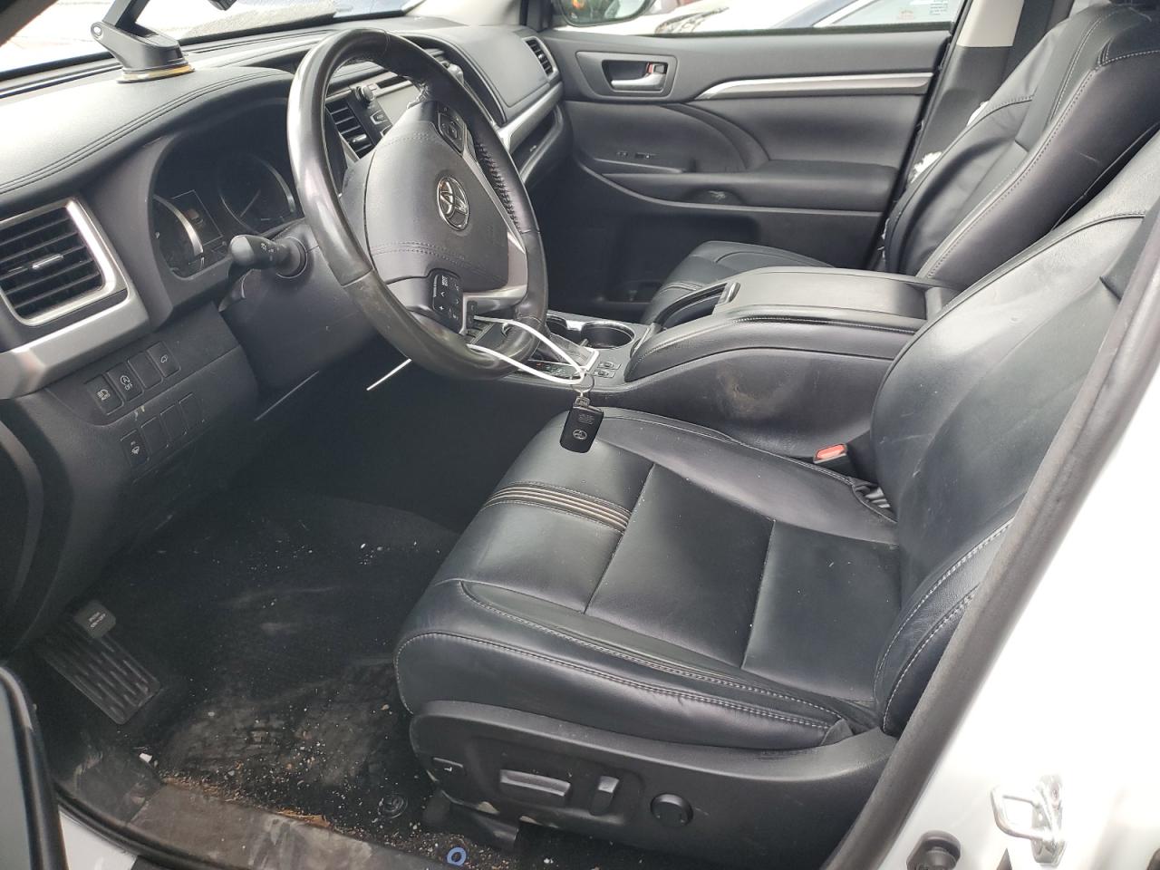 5TDJZRFH3HS519810 2017 Toyota Highlander Se