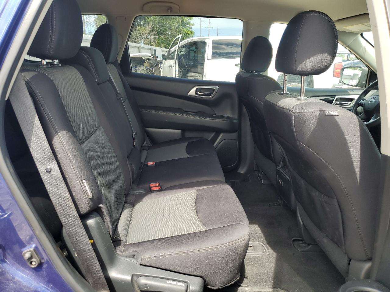 5N1DR2MM7KC597709 2019 Nissan Pathfinder S