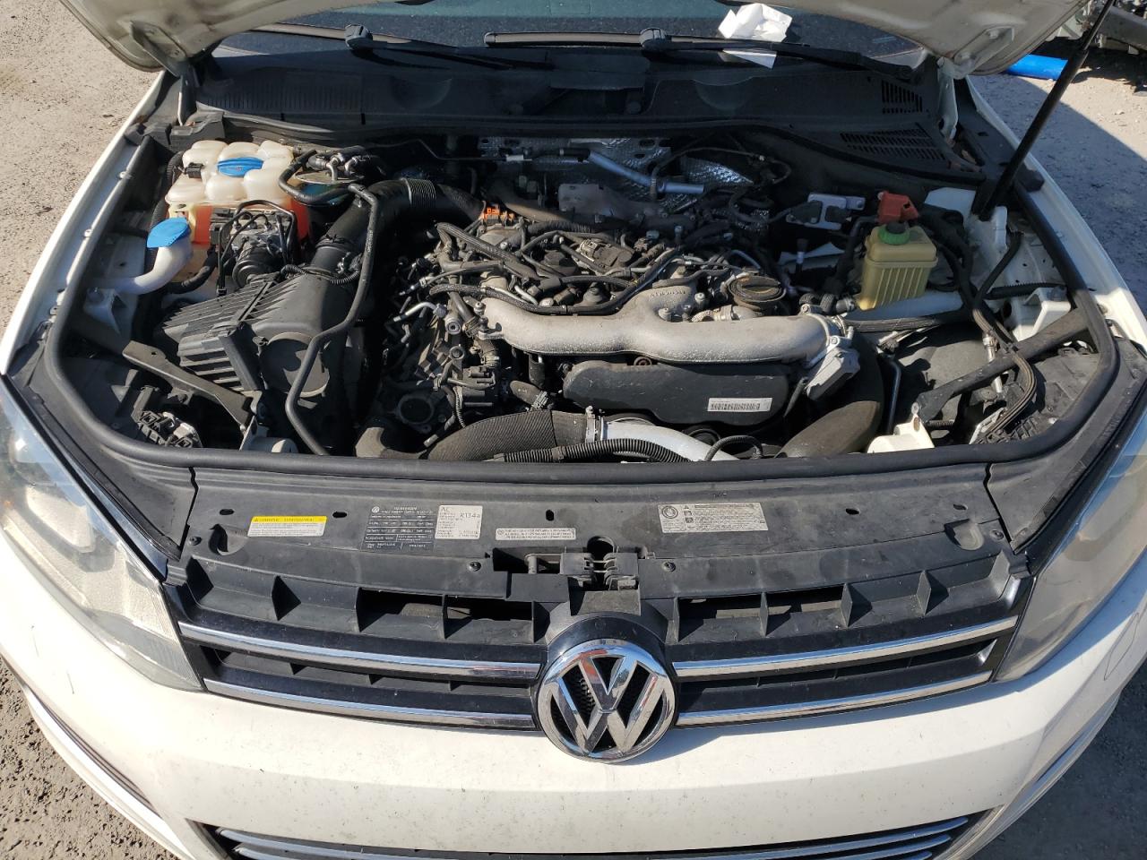WVGFK9BPXBD006138 2011 Volkswagen Touareg V6 Tdi