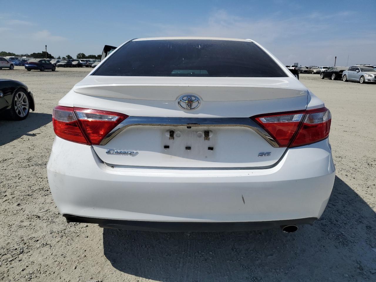 2016 Toyota Camry Le vin: 4T1BF1FKXGU579891