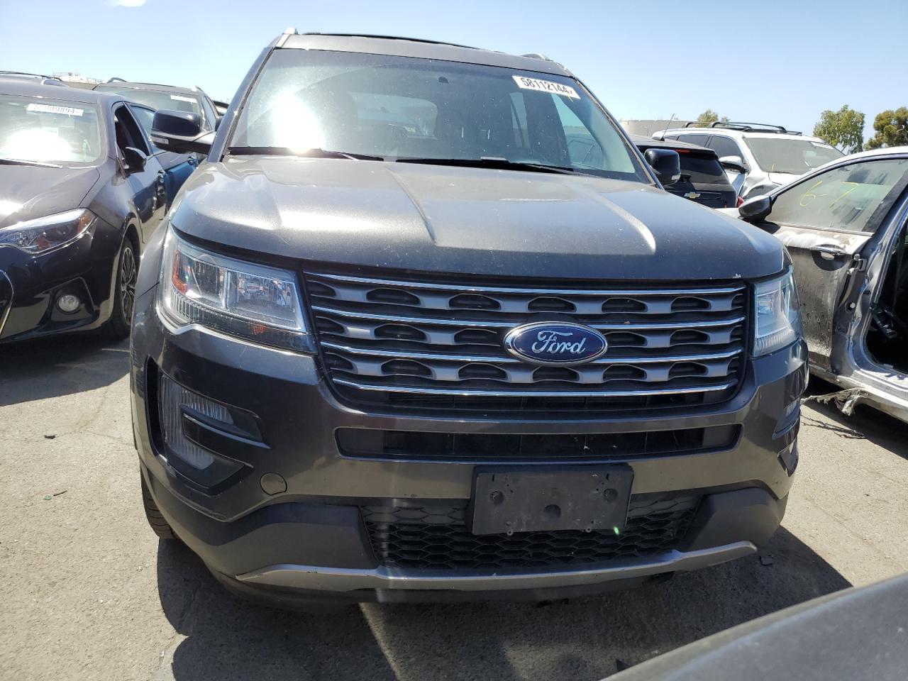 1FM5K8D82HGD13127 2017 Ford Explorer Xlt