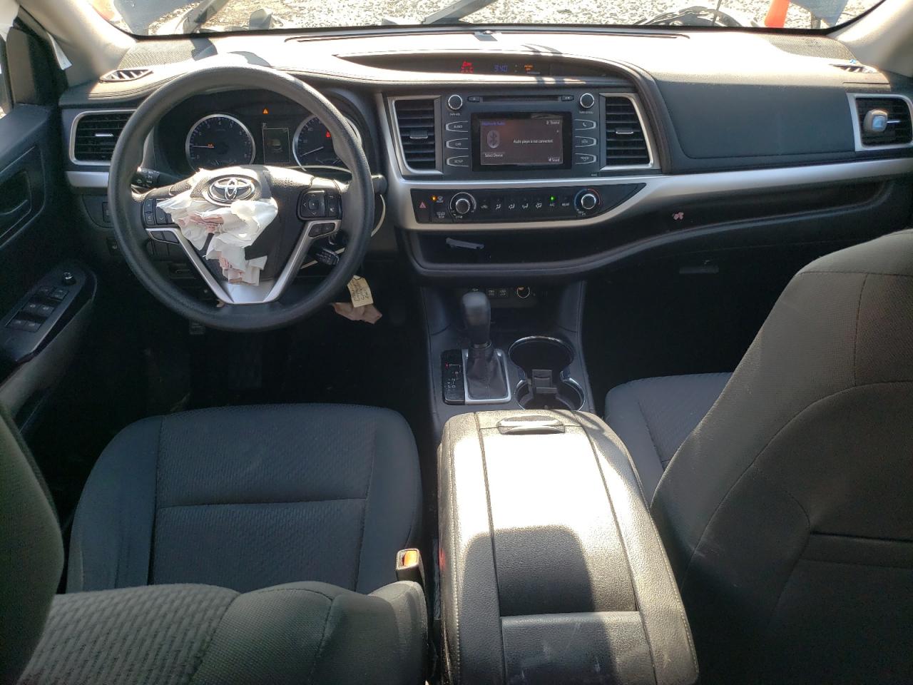 5TDZARFH9KS044214 2019 Toyota Highlander Le