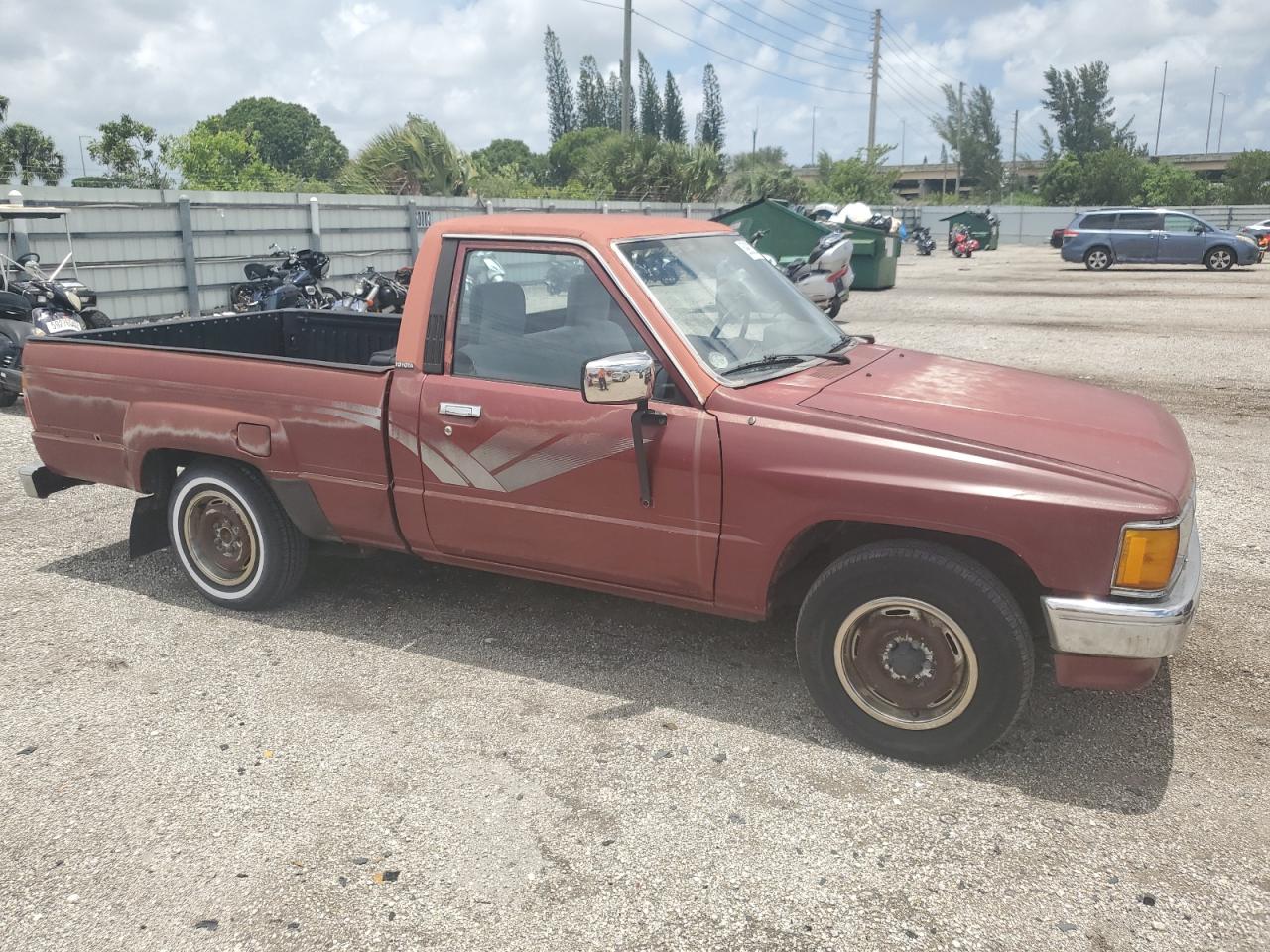 JT4RN50R1J5168450 1988 Toyota Pickup 1/2 Ton Rn50