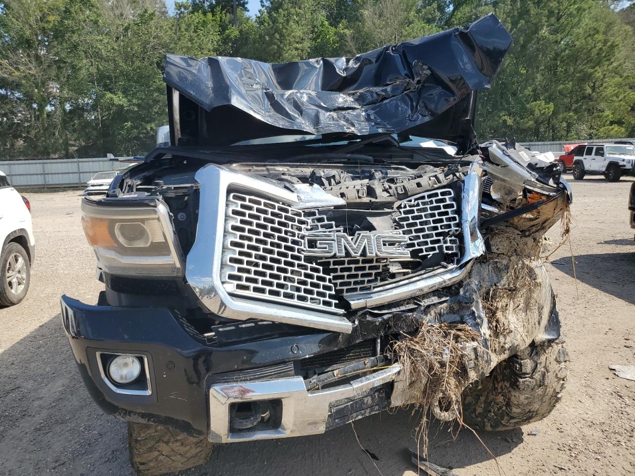 2015 GMC Sierra K2500 Denali vin: 1GT120E8XFF624035