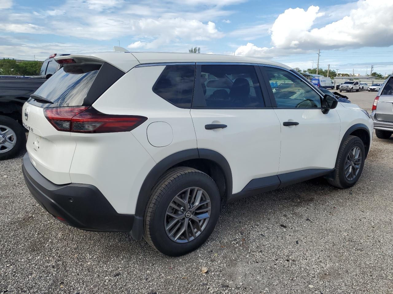 2021 Nissan Rogue S vin: JN8AT3AA3MW009738