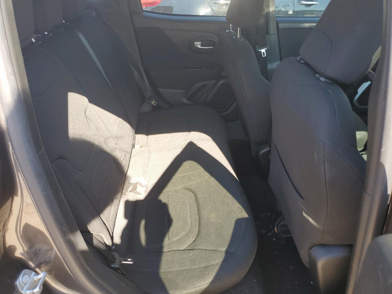 ZACNJABB8KPK79585 2019 Jeep Renegade Latitude