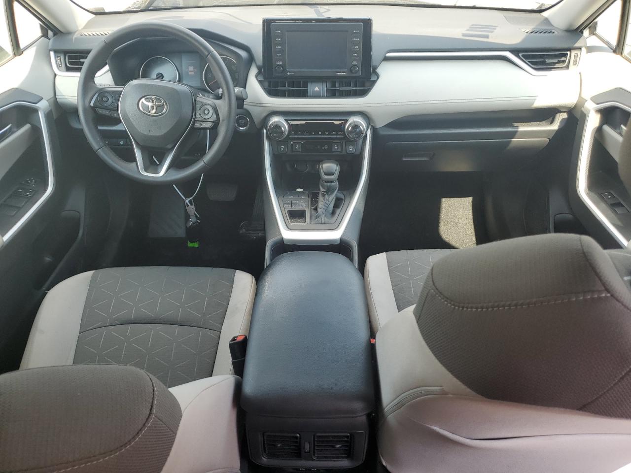 2T3P1RFV4MC157083 2021 Toyota Rav4 Xle