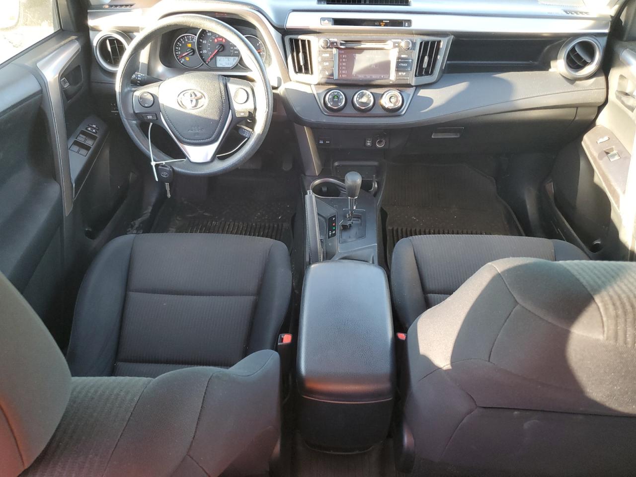 JTMZFREV7GJ068069 2016 Toyota Rav4 Le