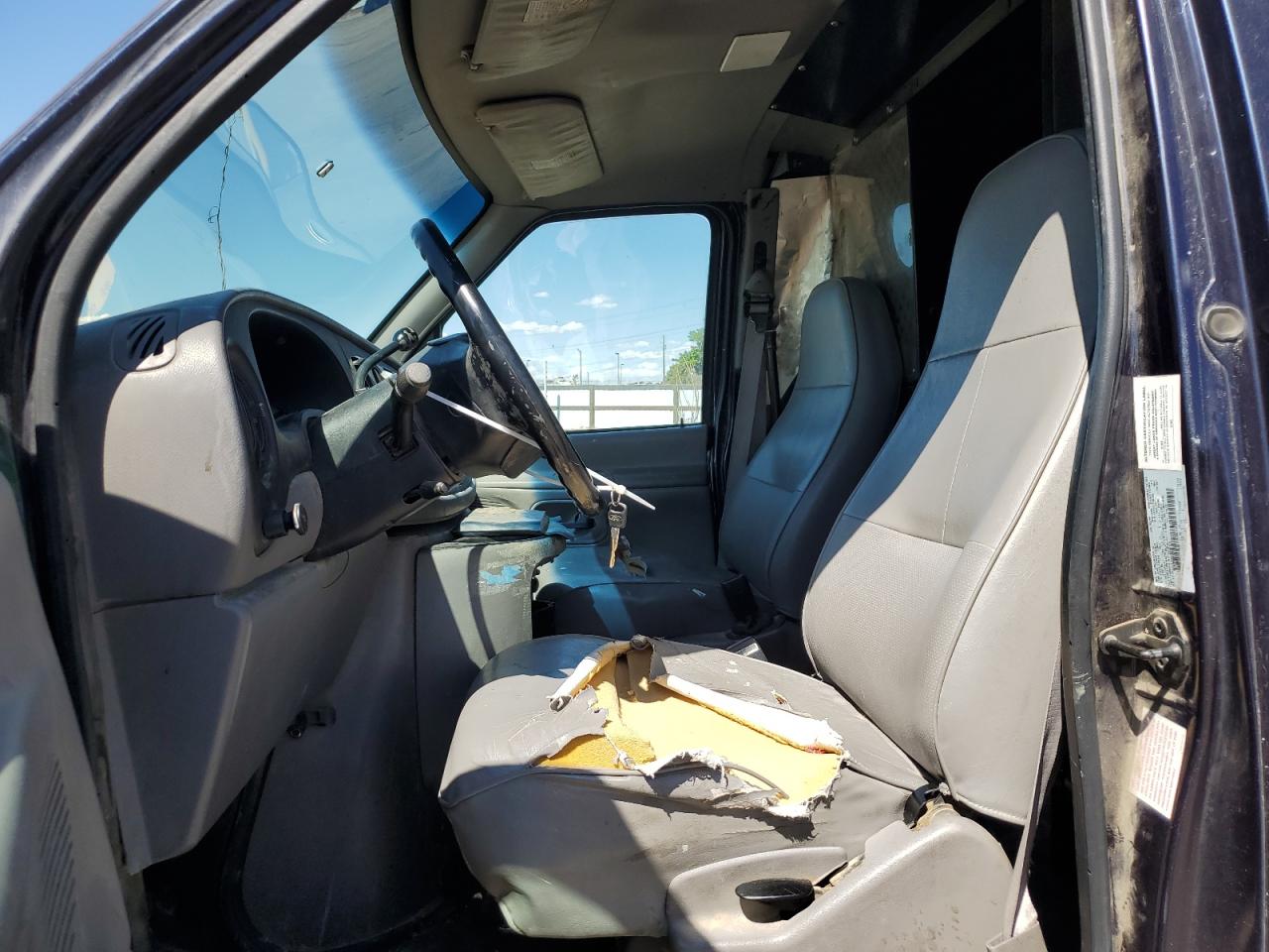 1FTPS24L7XHB16025 1999 Ford Econoline E250 Van