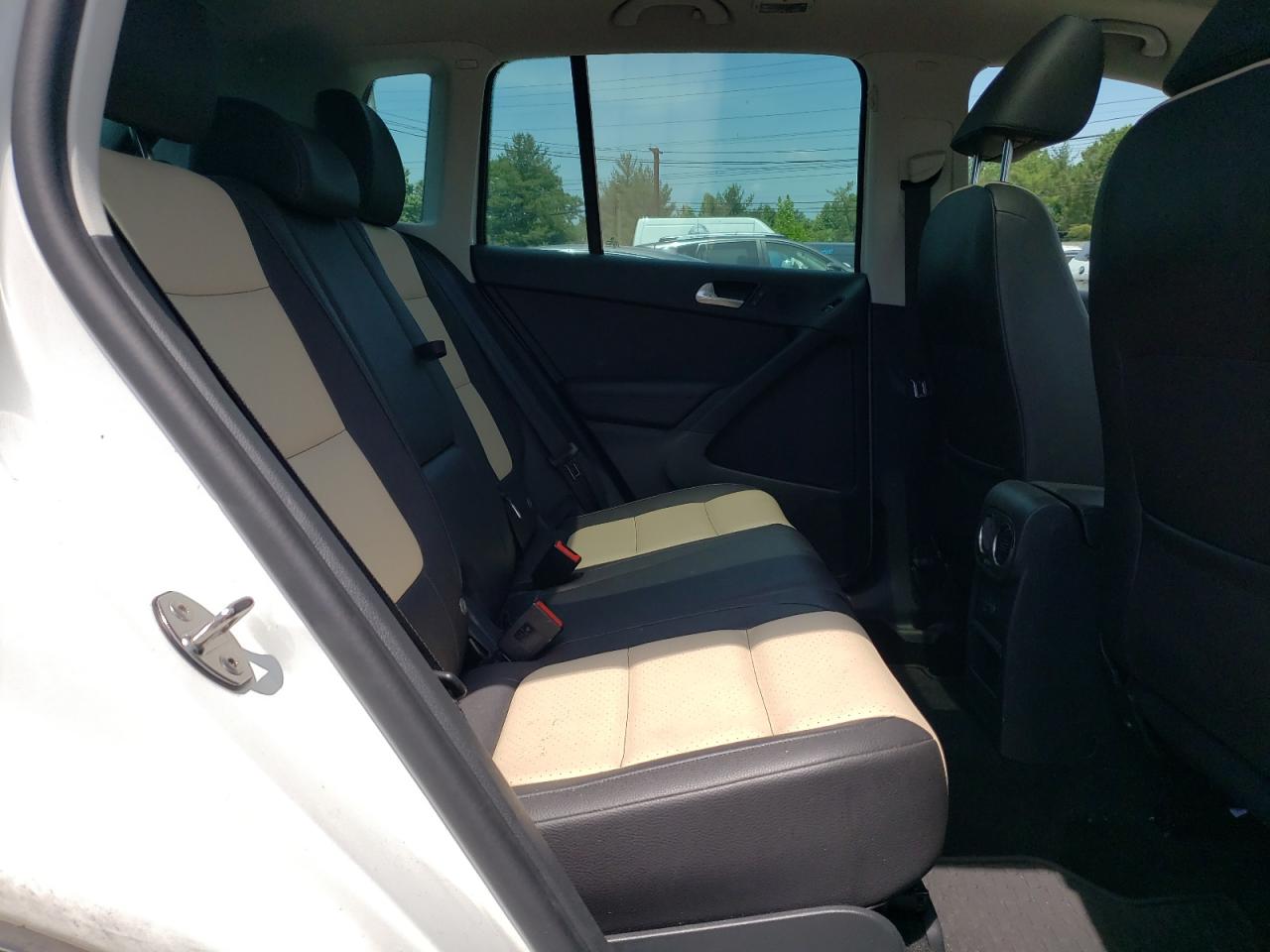 WVGSV7AX9HK041284 2017 Volkswagen Tiguan Wolfsburg