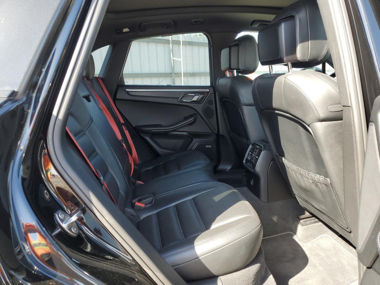 WP1AG2A51JLB60943 2018 Porsche Macan Gts