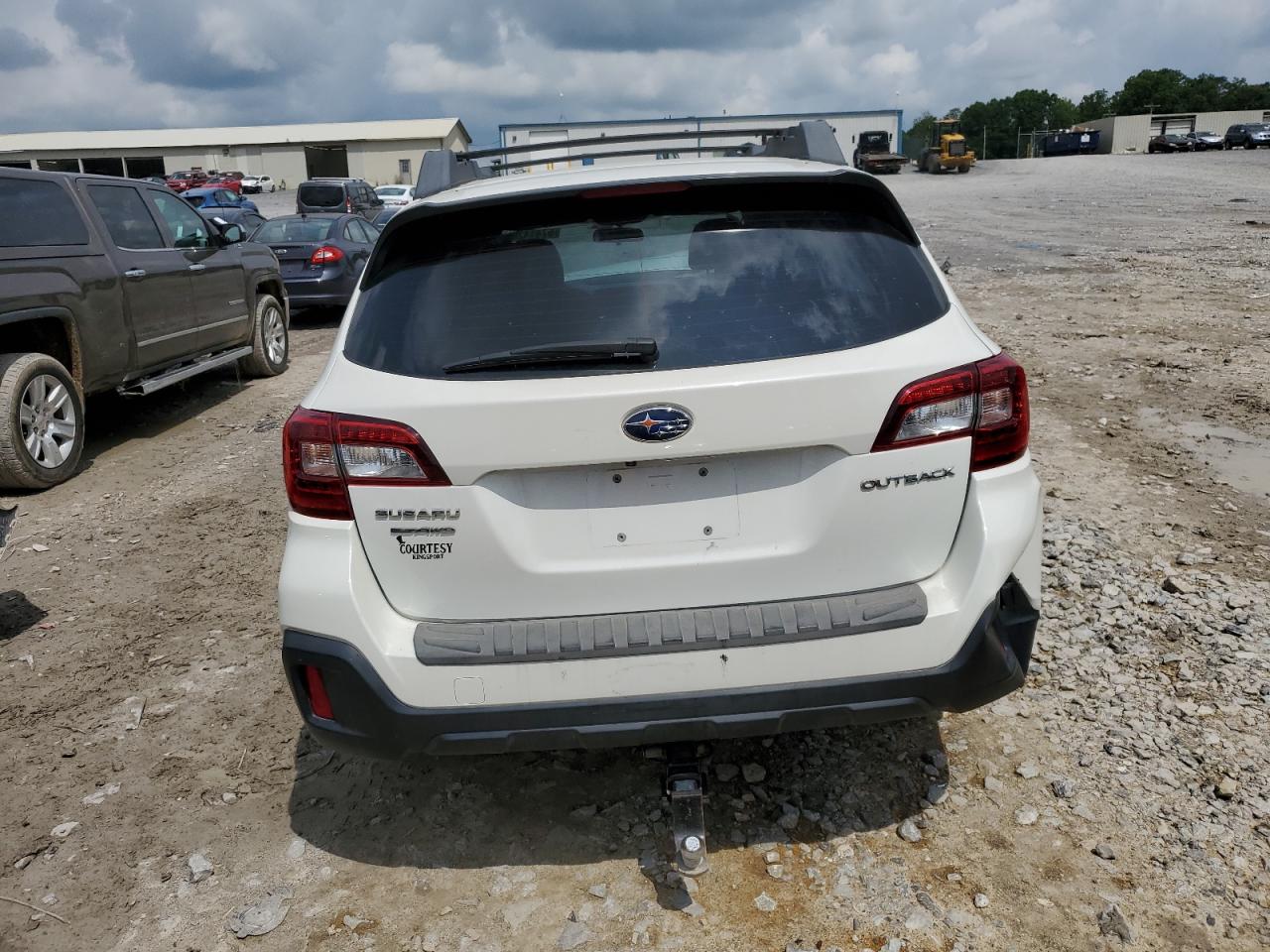 4S4BSAAC5J3286652 2018 Subaru Outback 2.5I