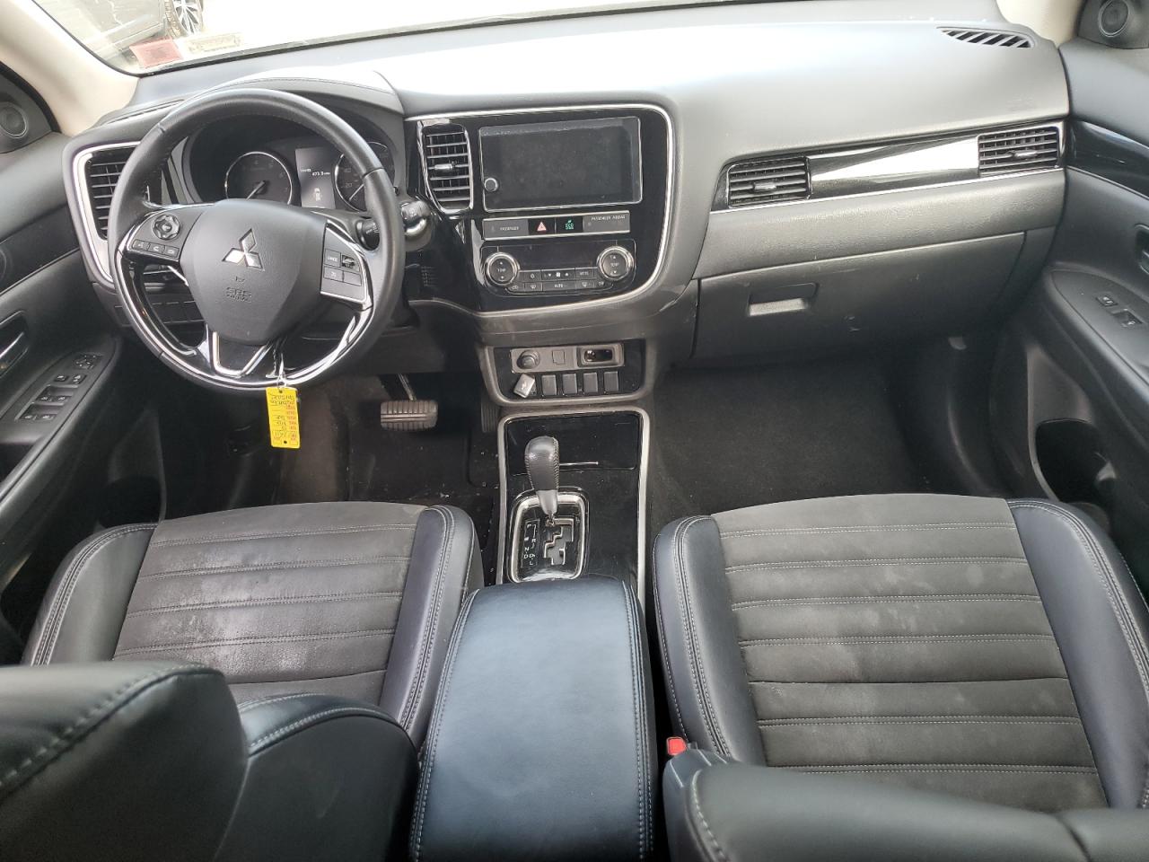 JA4AZ3A34KZ033614 2019 Mitsubishi Outlander Se