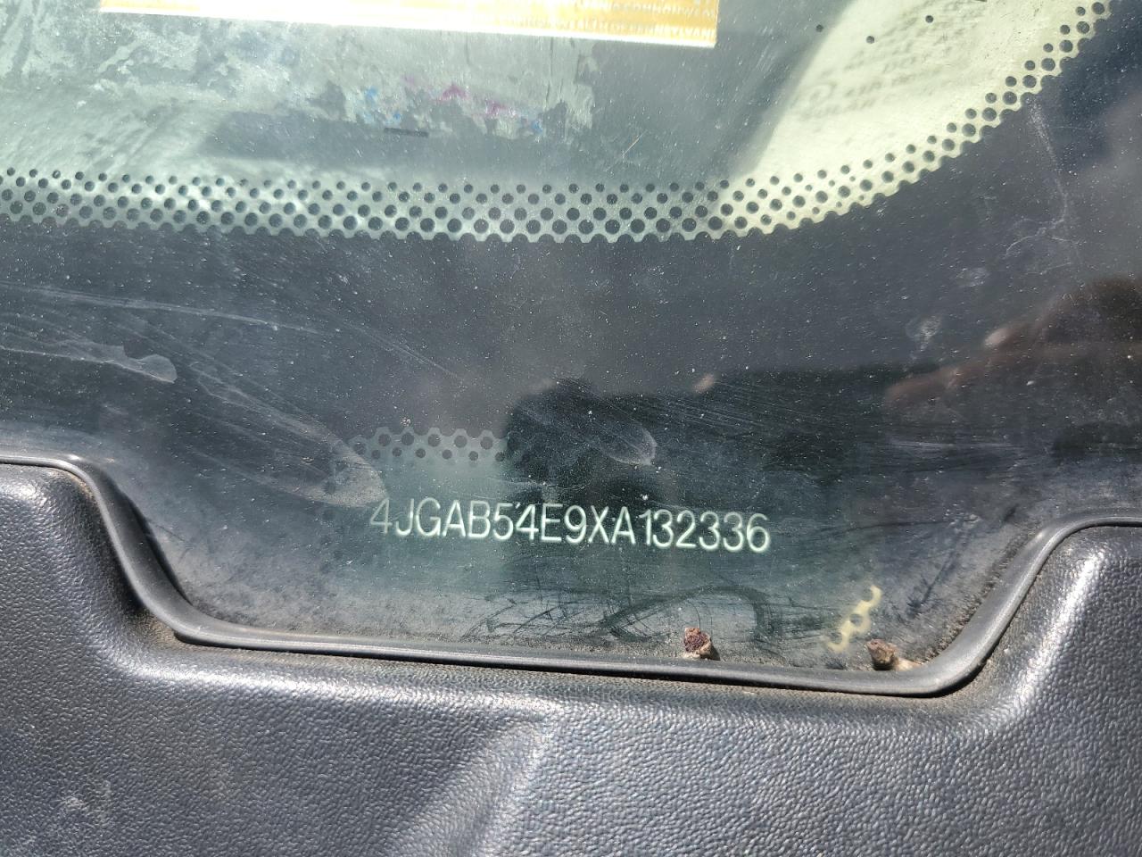 4JGAB54E9XA132336 1999 Mercedes-Benz Ml 320