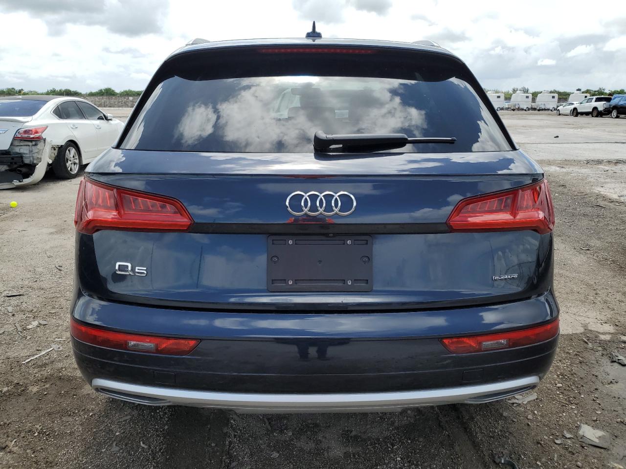 WA1ANAFY8K2042555 2019 Audi Q5 Premium