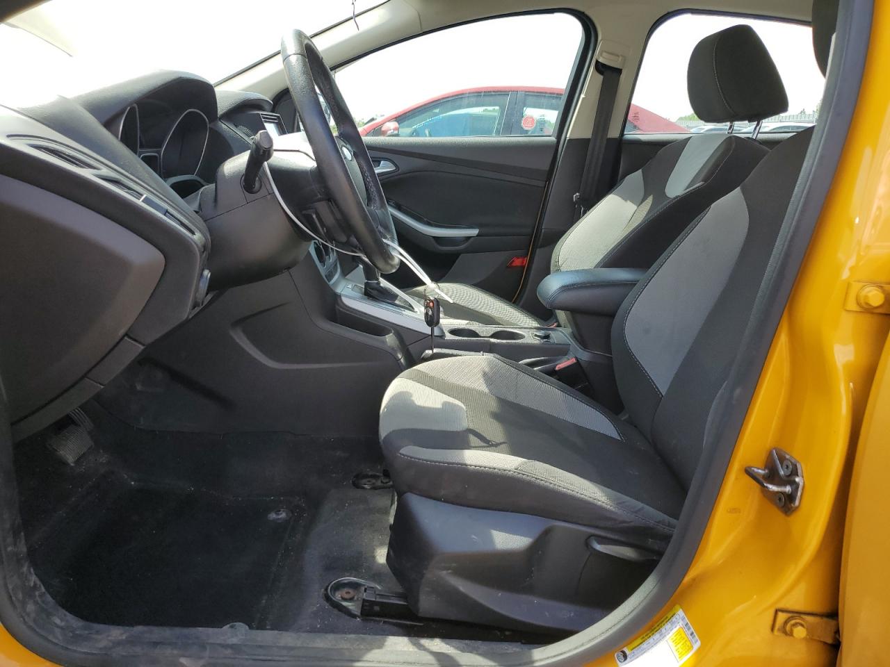 1FAHP3K28CL438563 2012 Ford Focus Se