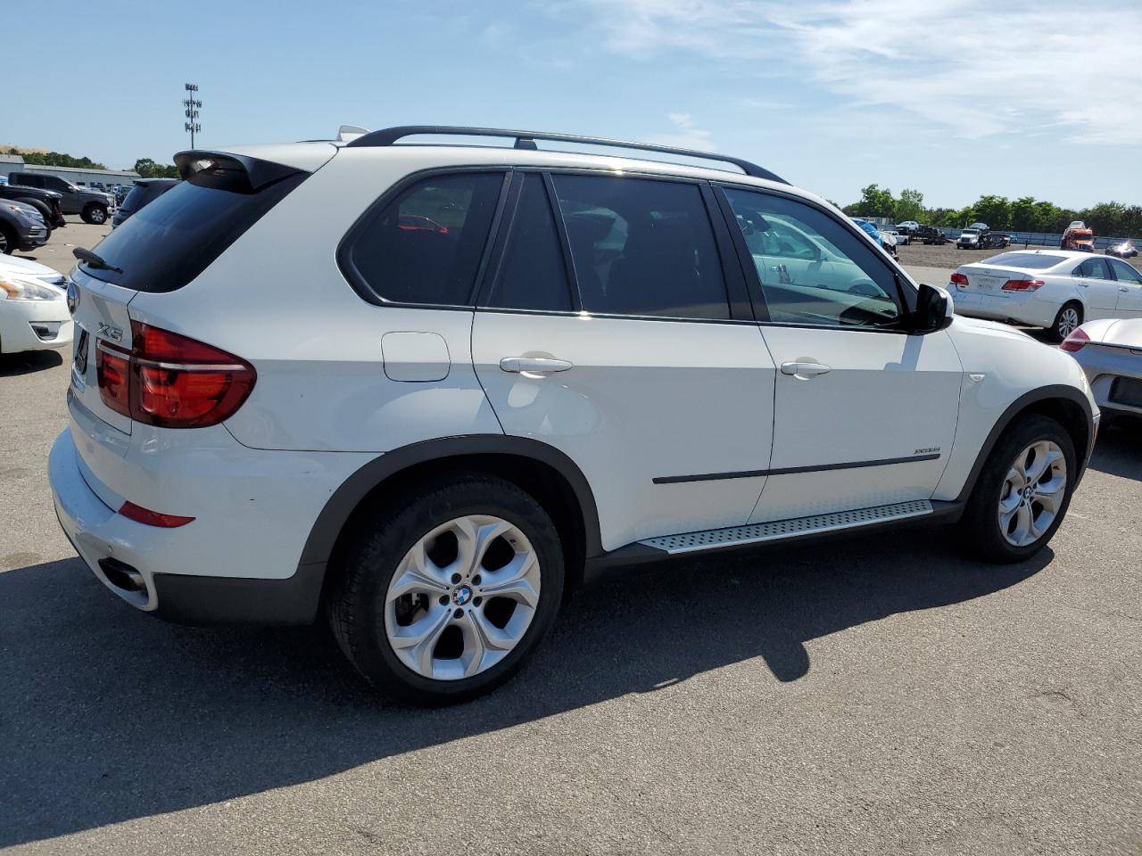 2013 BMW X5 xDrive50I vin: 5UXZV8C55DL899049