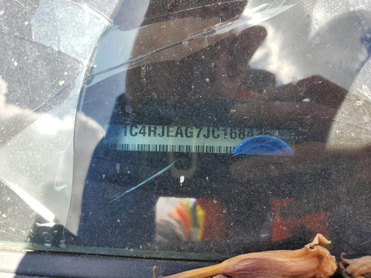 1C4RJEAG7JC168425 2018 Jeep Grand Cherokee Laredo