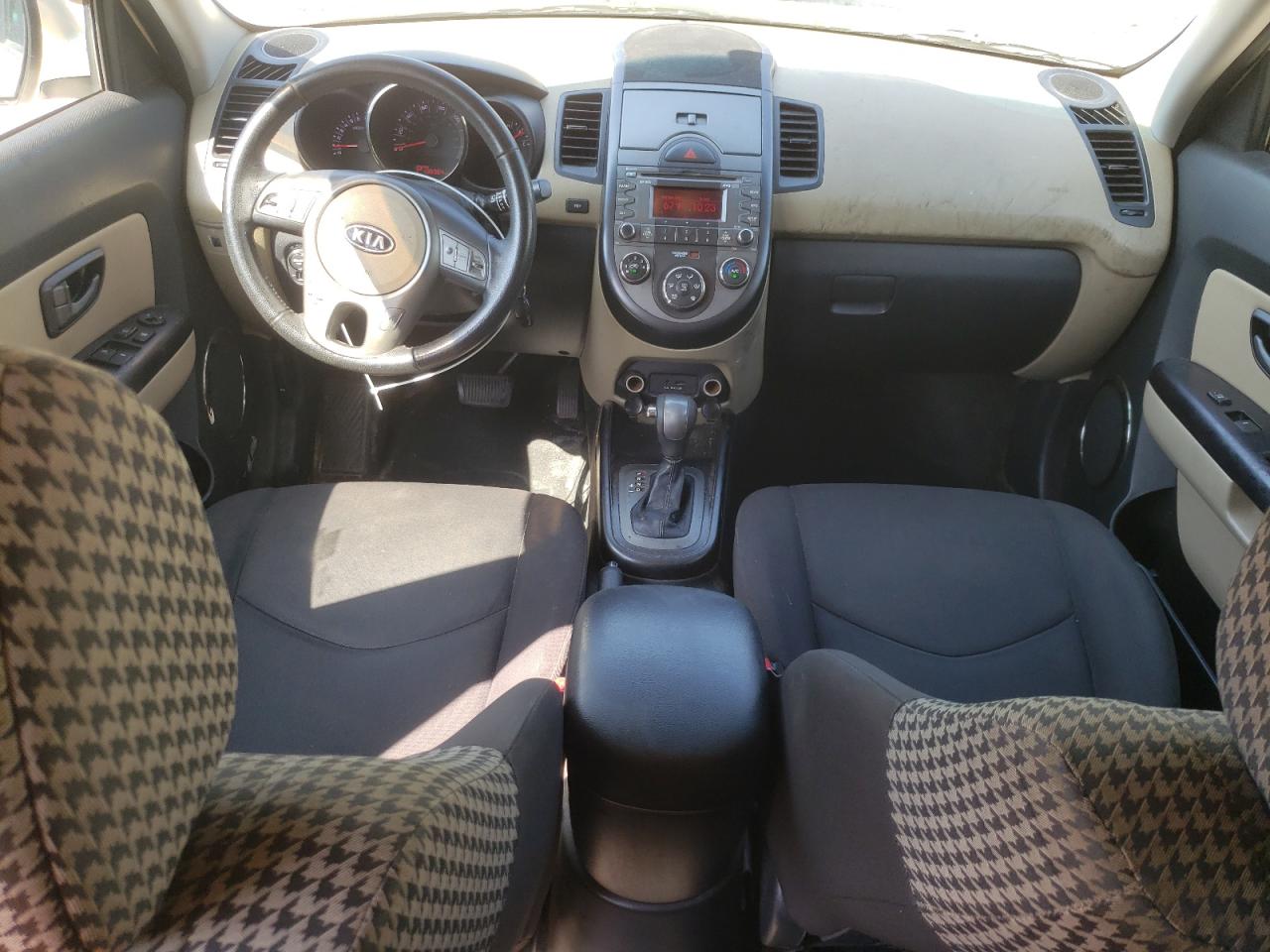 KNDJT2A26B7713843 2011 Kia Soul +