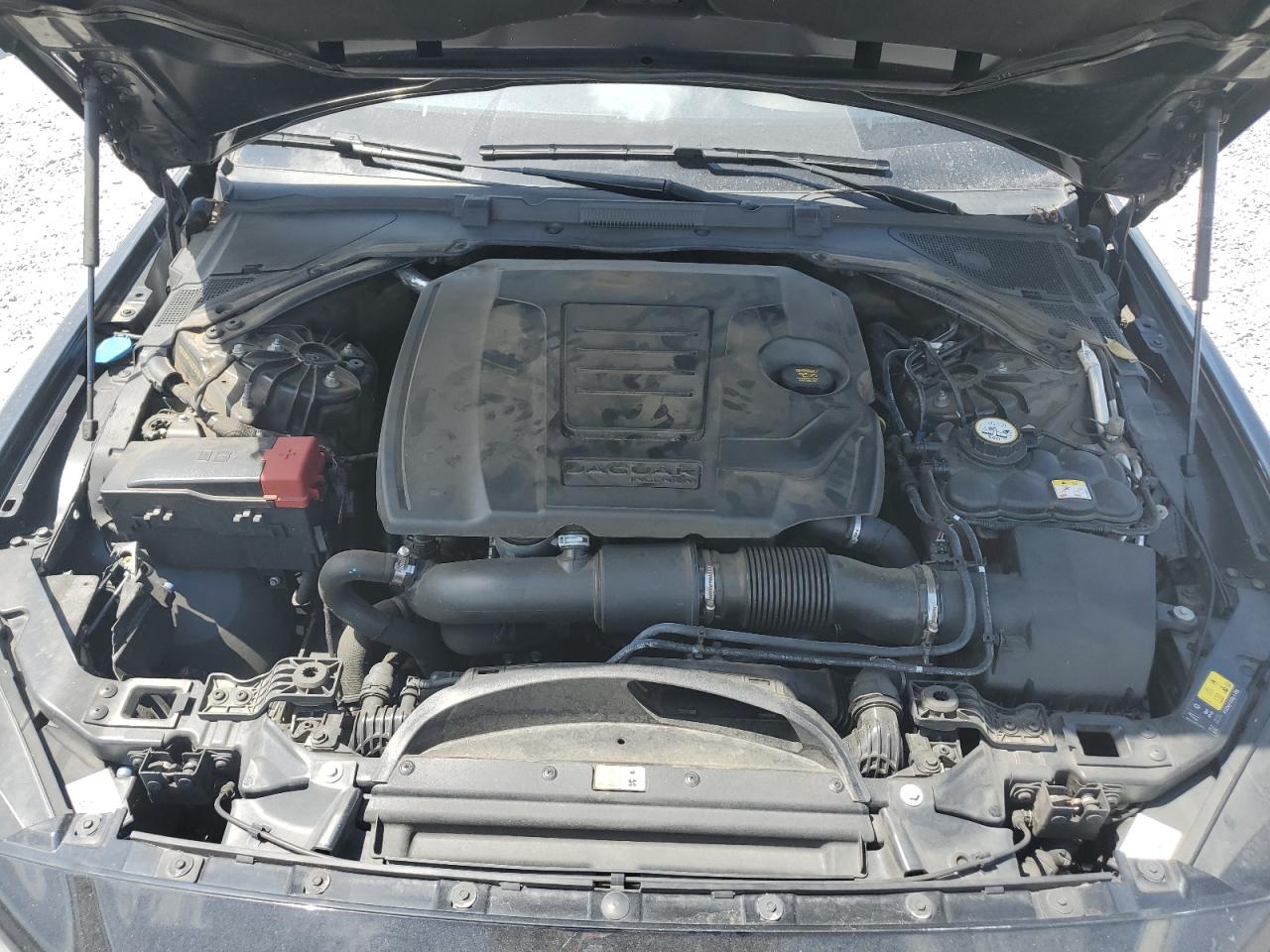 SAJAR4FX4JCP34261 2018 Jaguar Xe