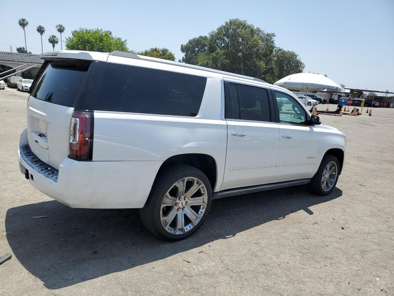 2016 GMC Yukon Xl Denali vin: 1GKS2HKJ0GR318217