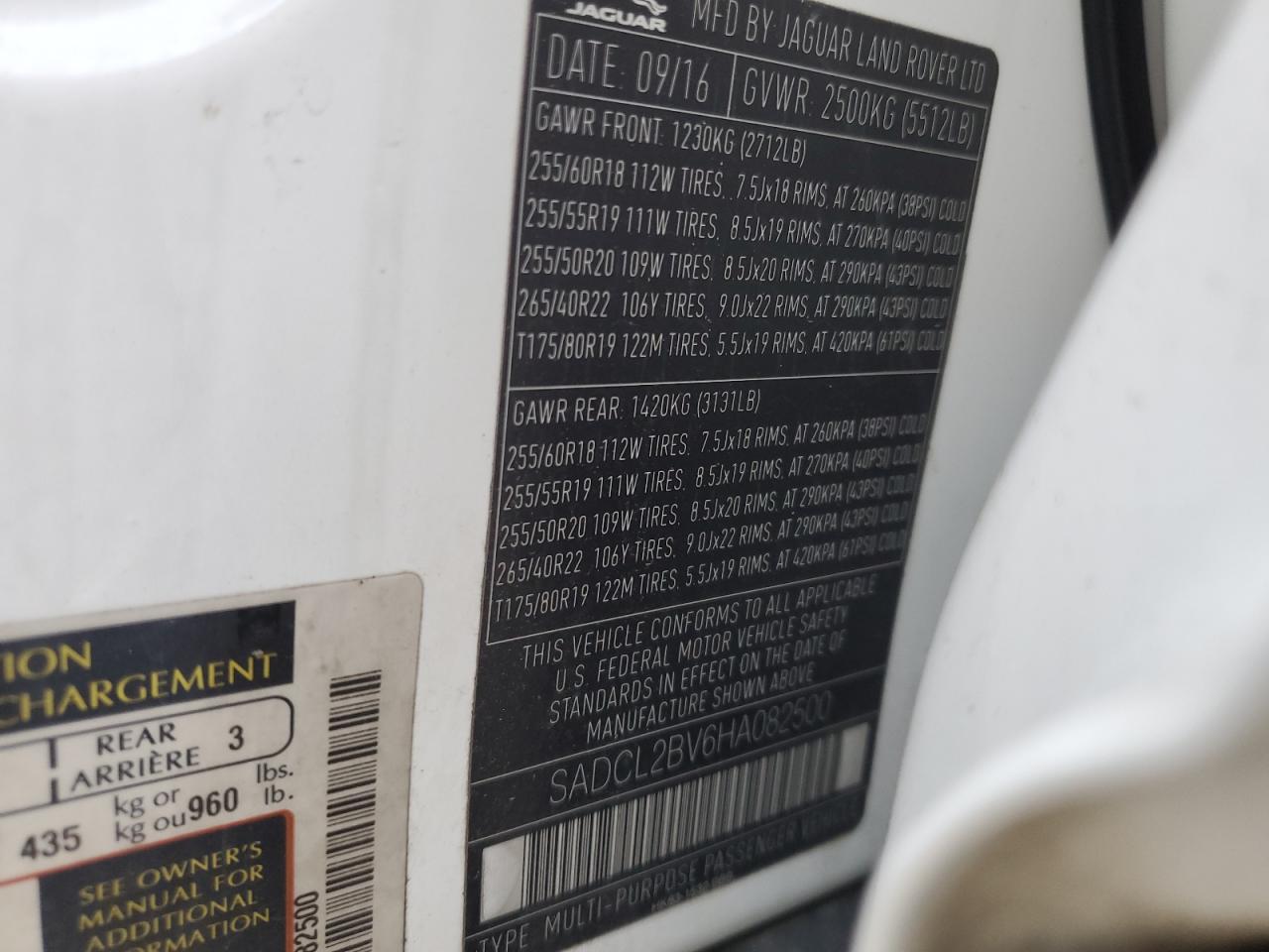 SADCL2BV6HA082500 2017 Jaguar F-Pace R - Sport