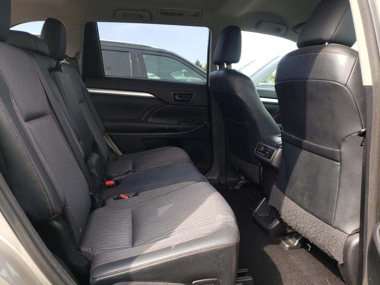 5TDBKRFH2ES036393 2014 Toyota Highlander Le