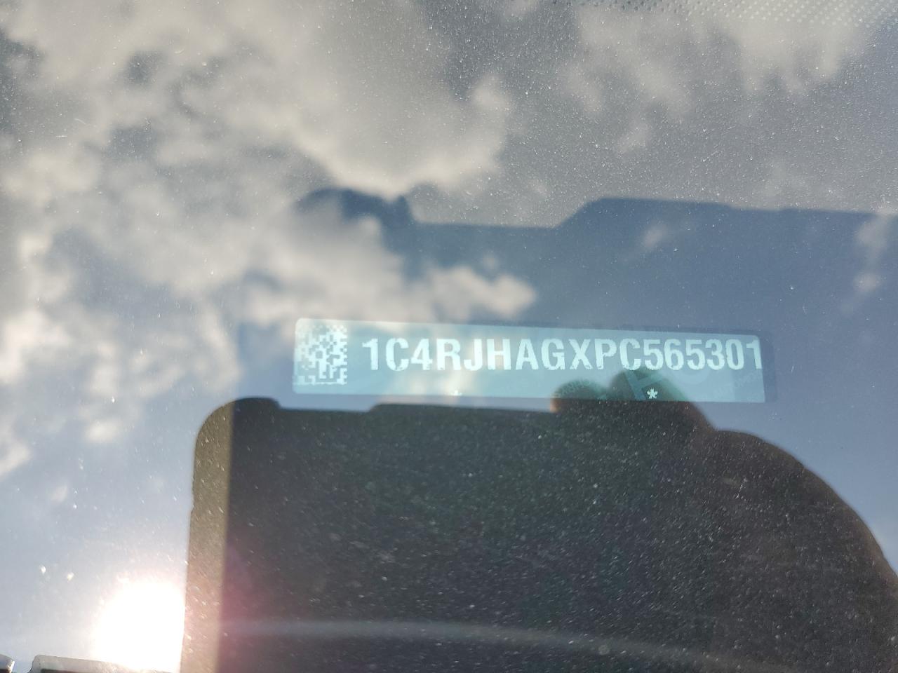 1C4RJHAGXPC565301 2023 Jeep Grand Cherokee Laredo