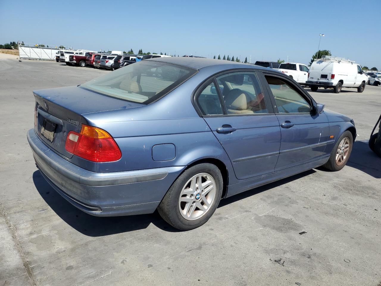 WBAAM3340YFP83240 2000 BMW 323 I