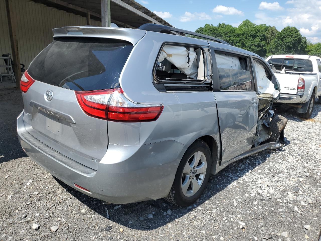 Lot #2819029278 2018 TOYOTA SIENNA LE