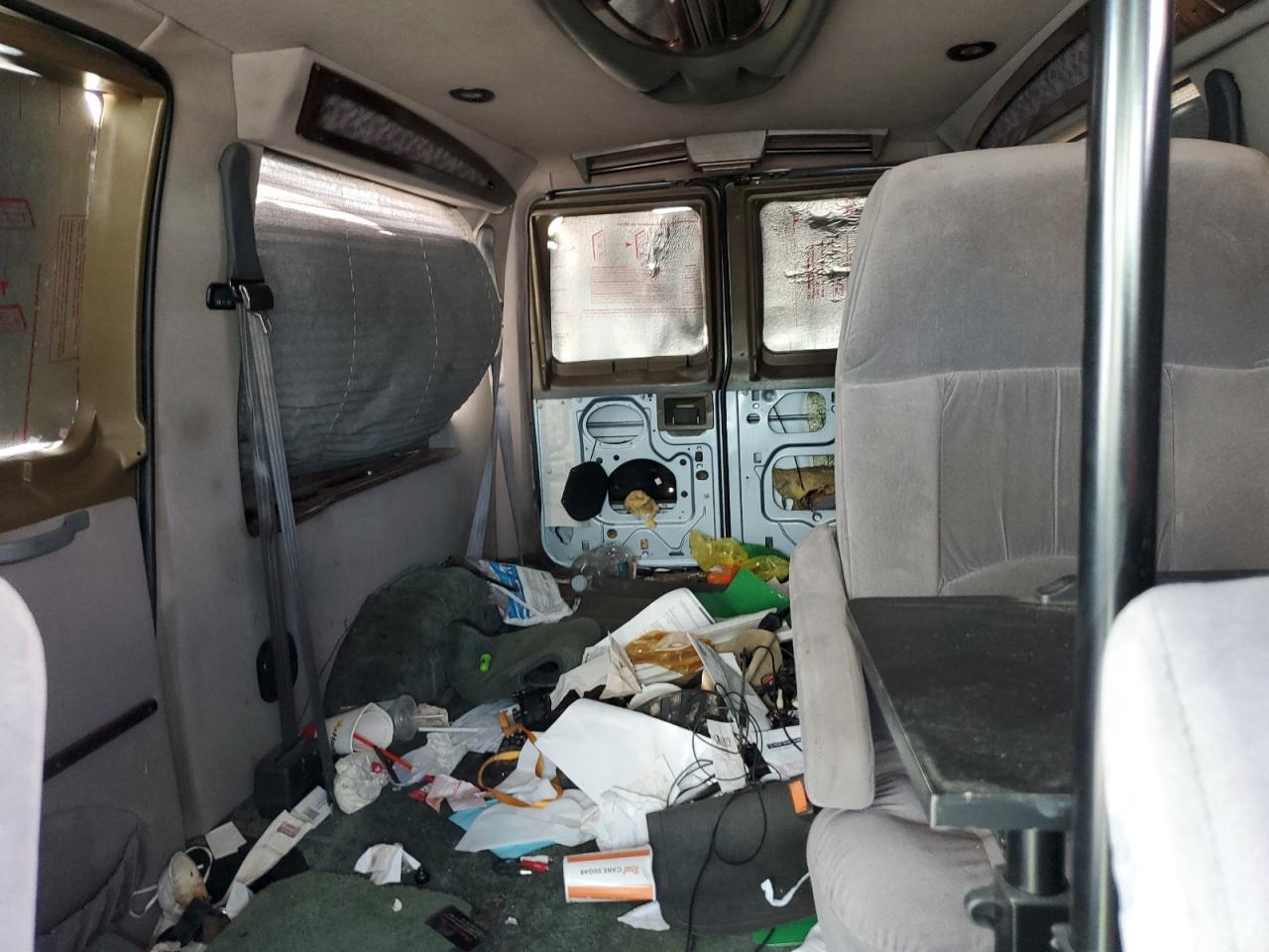 1FDRE1421YHB66269 2000 Ford Econoline E150 Van