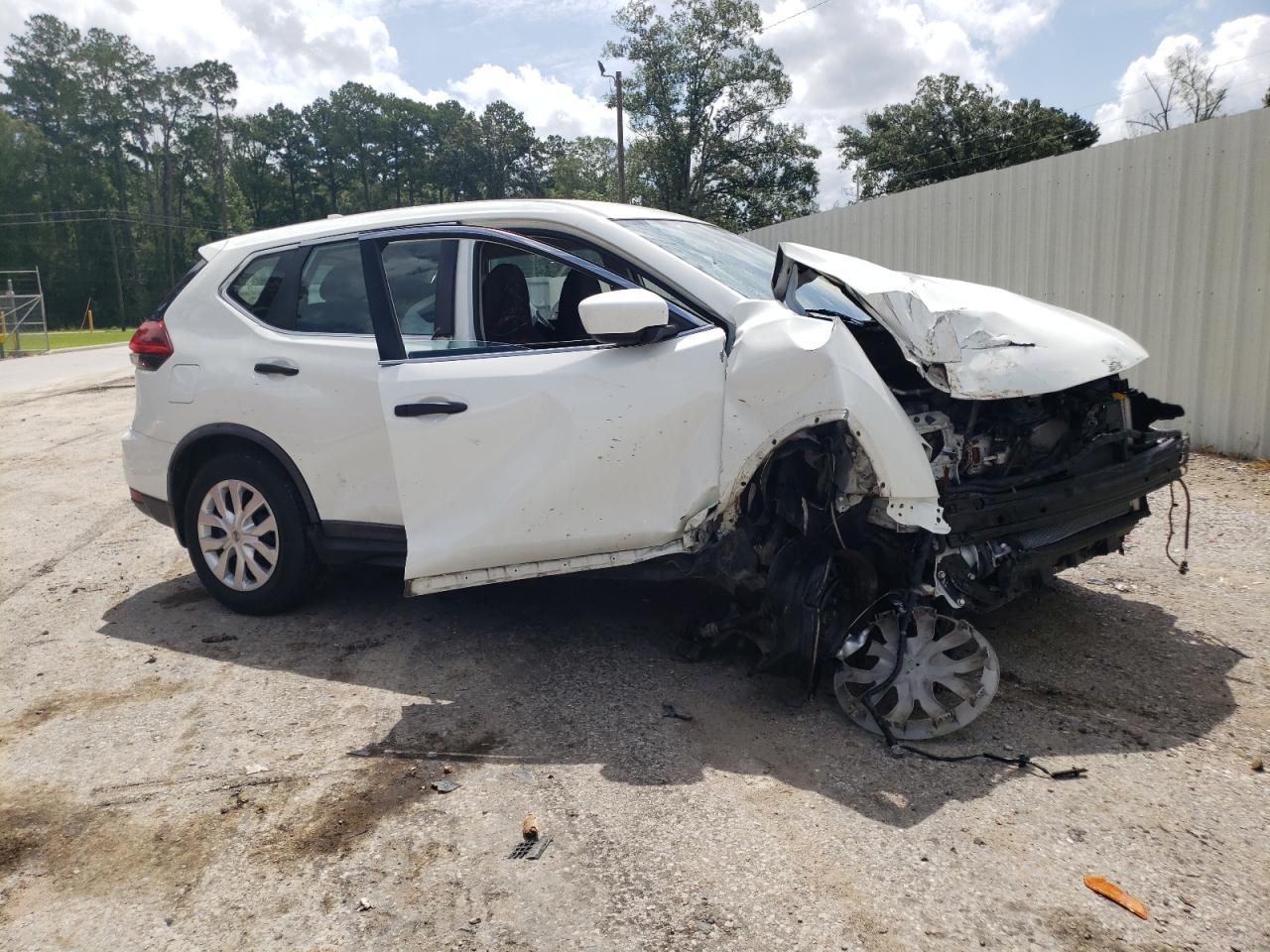 2018 Nissan Rogue S vin: KNMAT2MT6JP573795