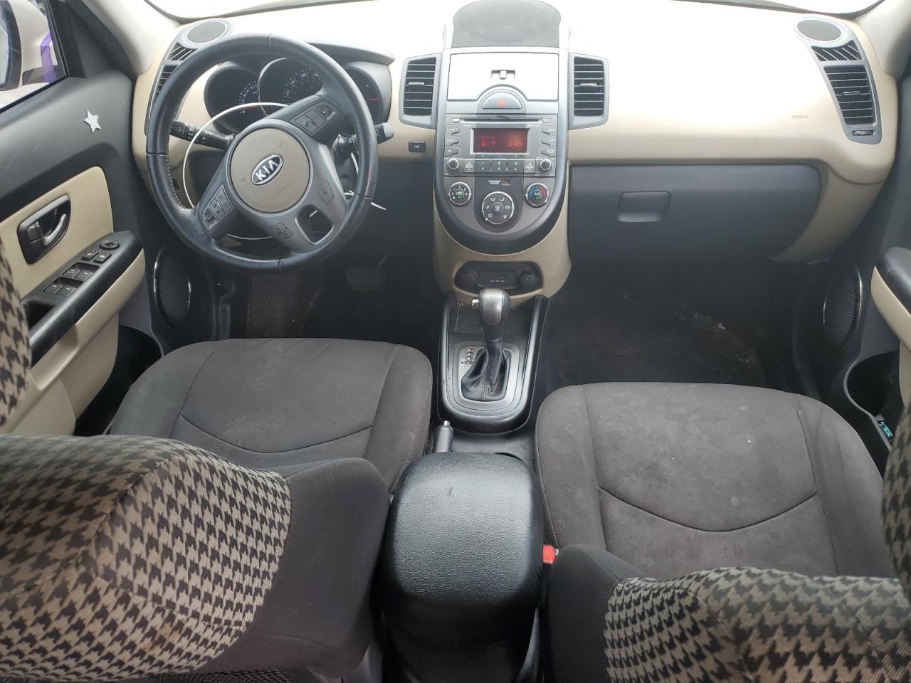 KNDJT2A24B7335828 2011 Kia Soul +