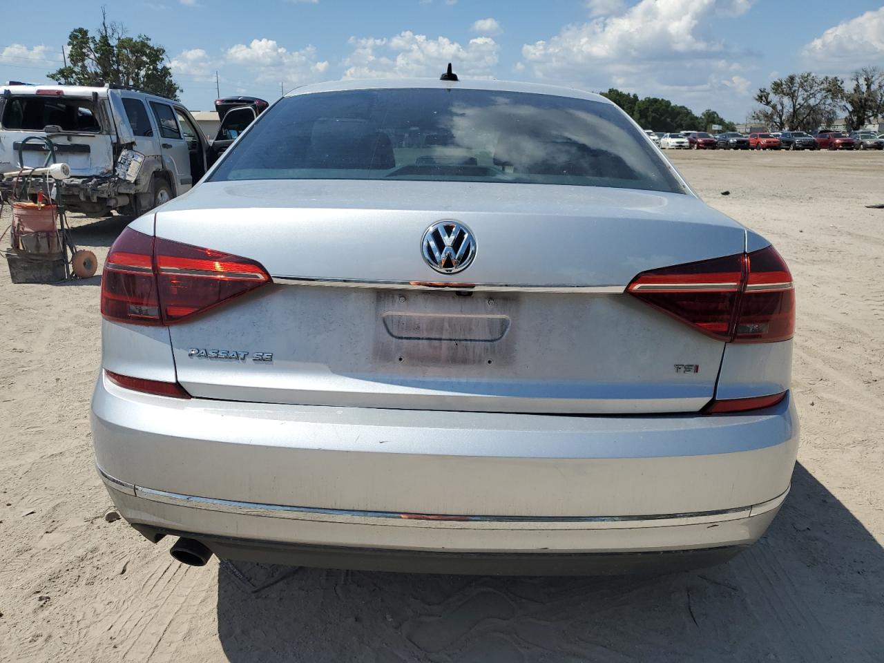 1VWBT7A38HC047334 2017 Volkswagen Passat Se