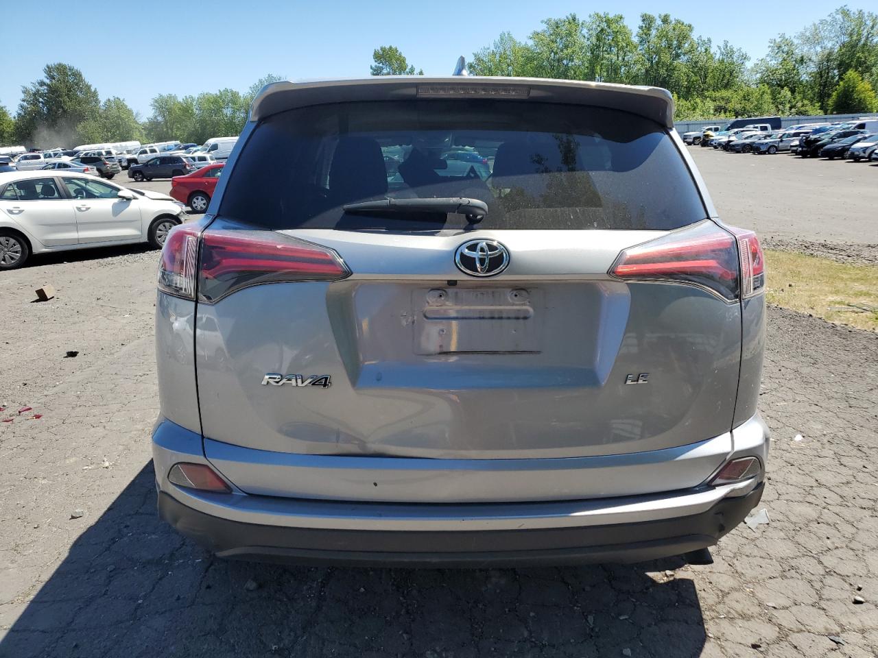 2018 Toyota Rav4 Le vin: JTMZFREVXJJ161935