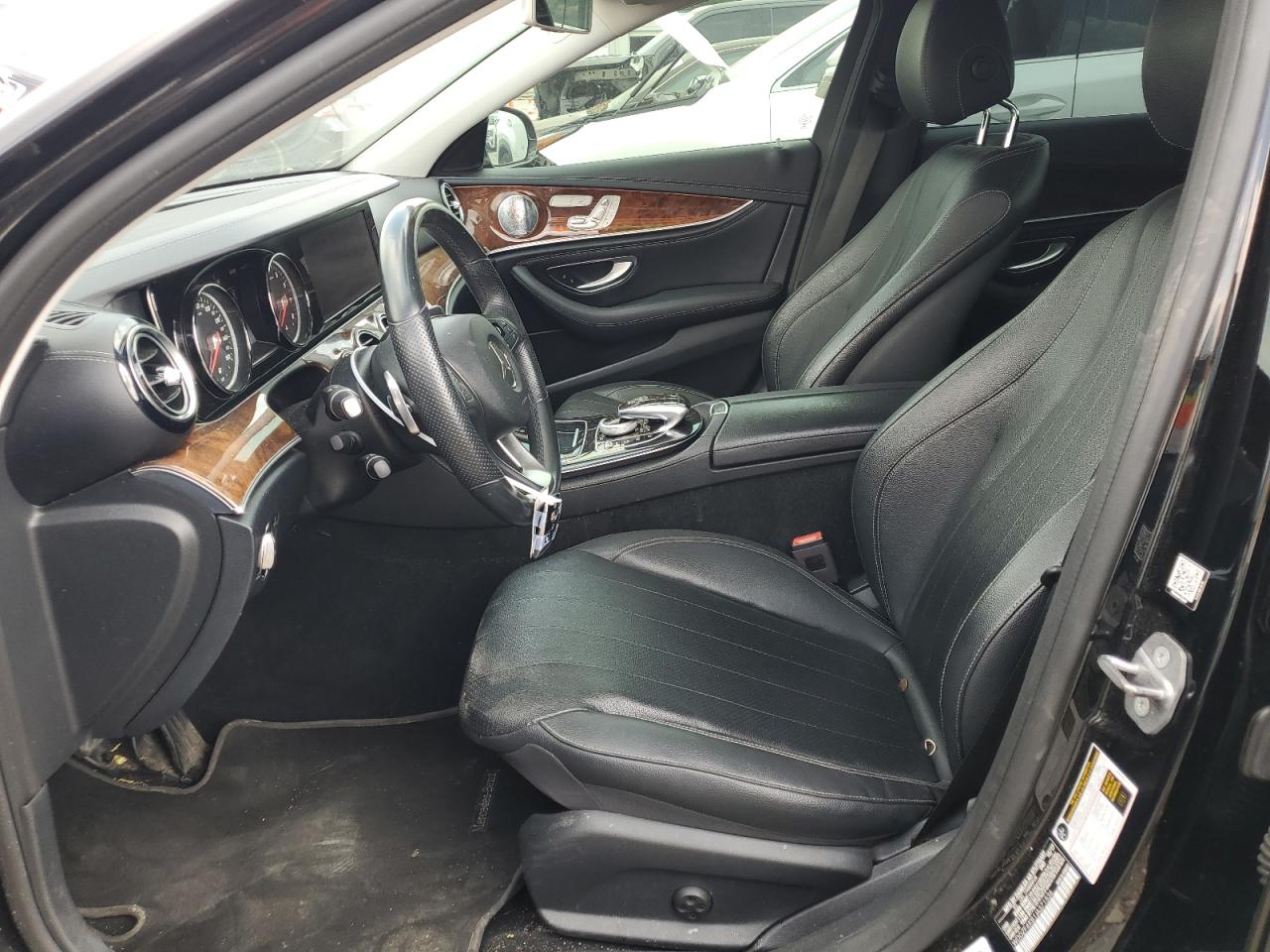 WDDZF4KB1JA371536 2018 Mercedes-Benz E 300 4Matic